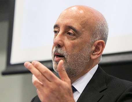 Governor Makhlouf speaking into a microphone